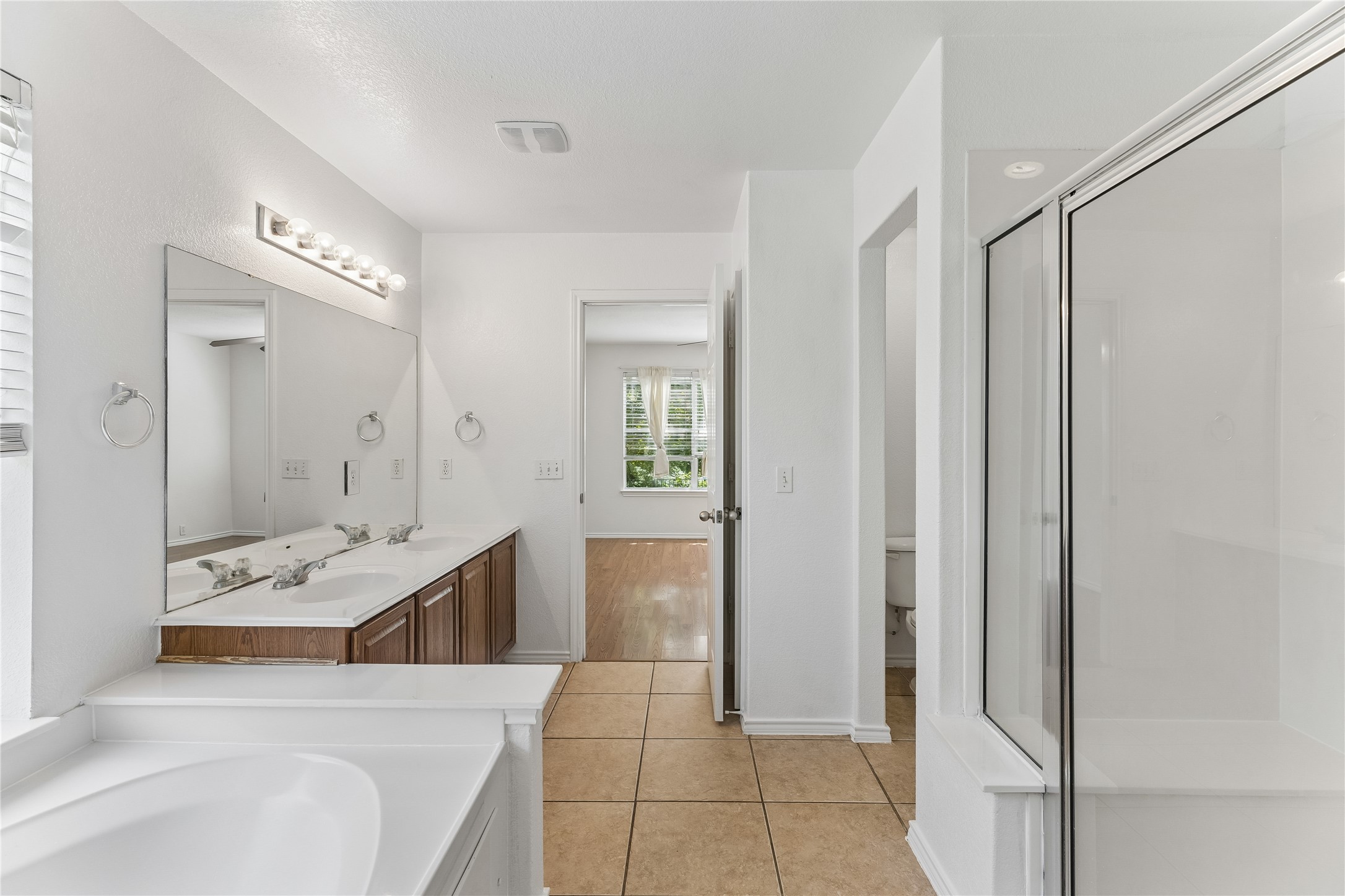 2372 Paradise Ridge Drive Round Rock, TX 78665 - Photo 19 of 40 Indulge in a primary bathroom featuring a spacious dual vanity and a separate glass-enclosed shower.