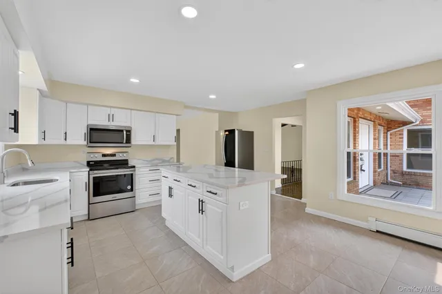 $555,000 | 7 Penny Lane, Marlboro, NY 12542