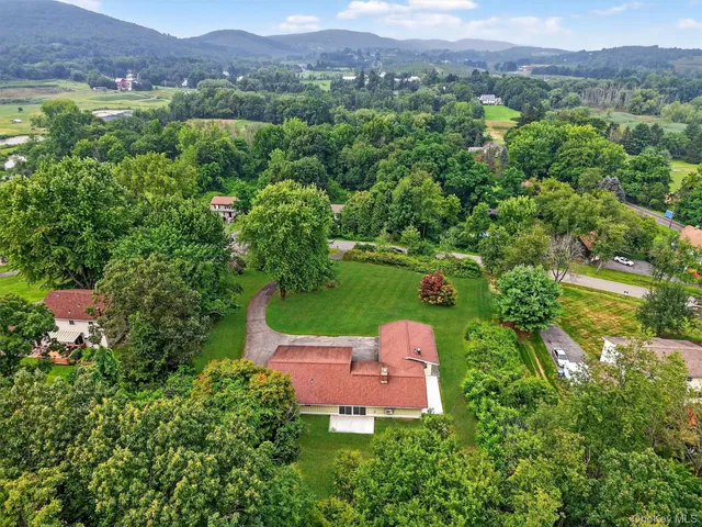 $555,000 | 7 Penny Lane, Marlboro, NY 12542