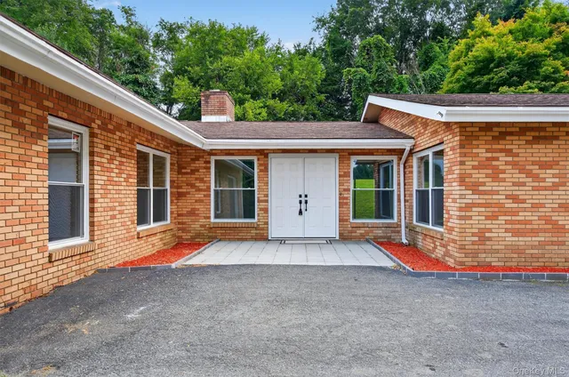 $555,000 | 7 Penny Lane, Marlboro, NY 12542