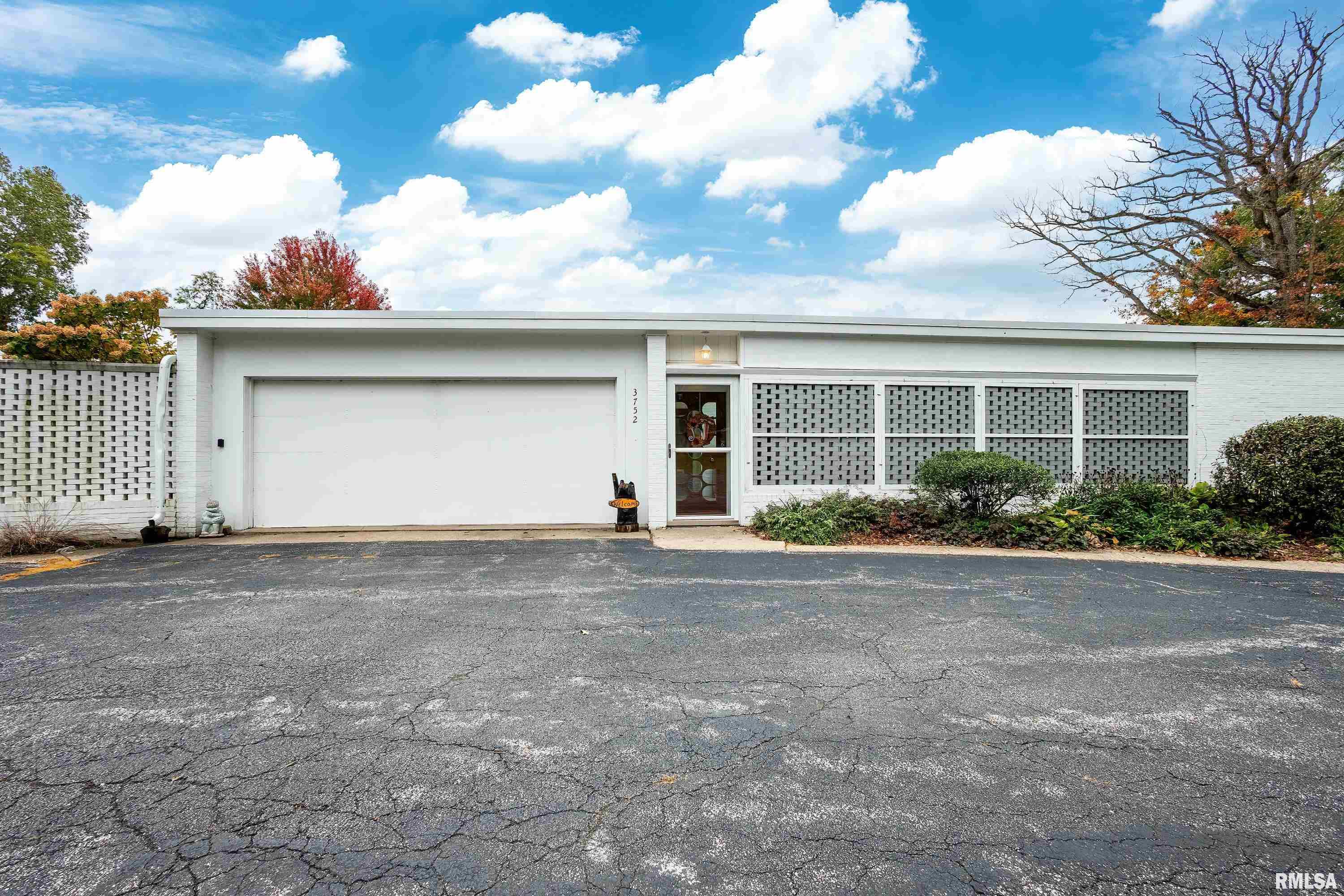 3752 47th St Drive Moline, IL 61265 - Photo 1 of 37