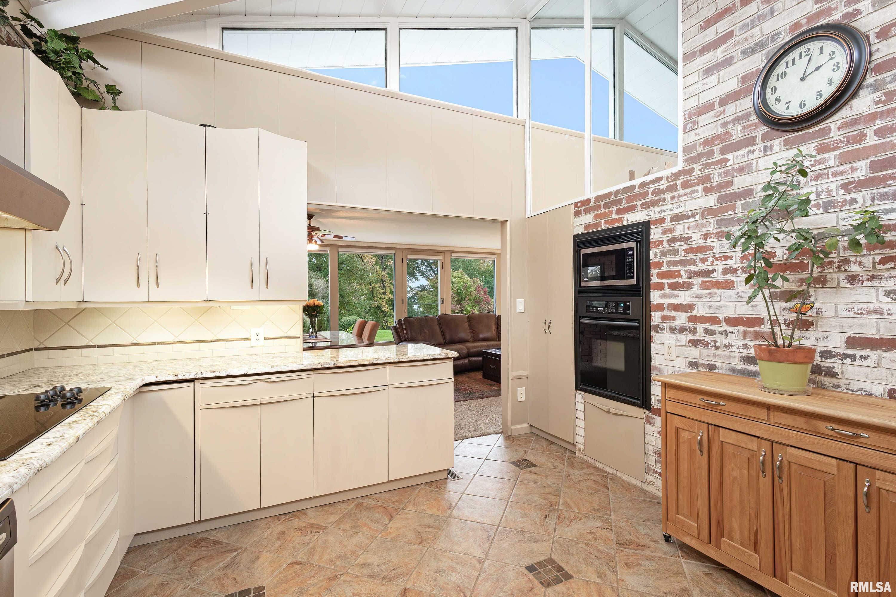 3752 47th St Drive Moline, IL 61265 - Photo 15 of 37