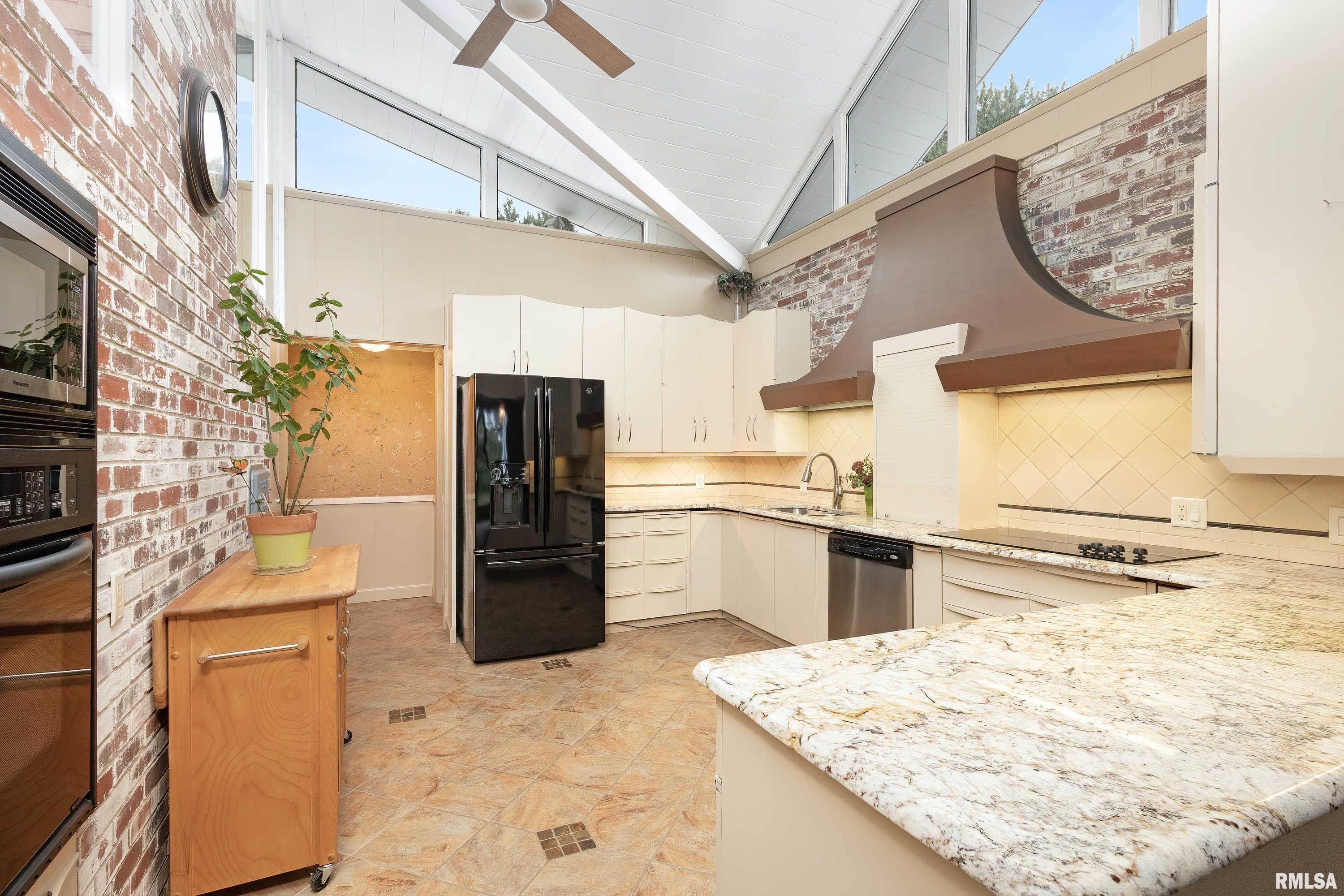 3752 47th St Drive Moline, IL 61265 - Photo 16 of 37