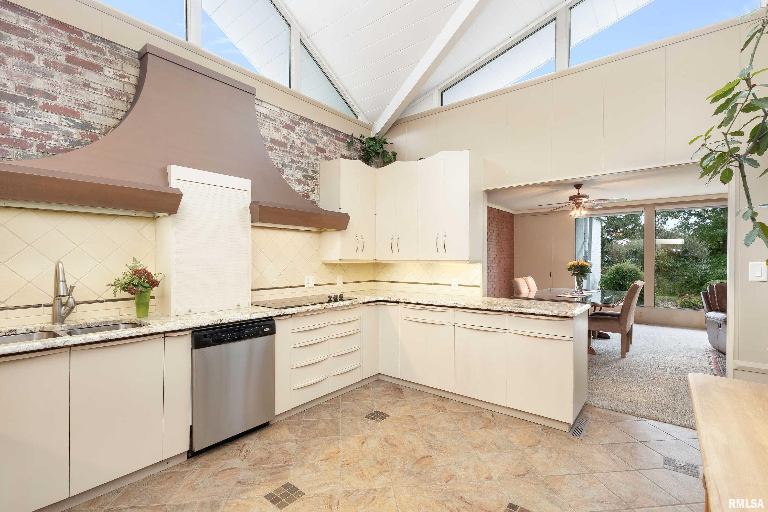 3752 47th St Drive Moline, IL 61265 - Photo 17 of 37