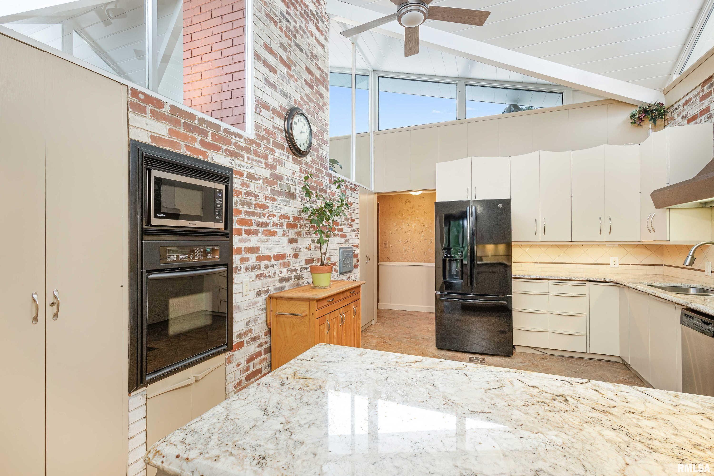 3752 47th St Drive Moline, IL 61265 - Photo 18 of 37