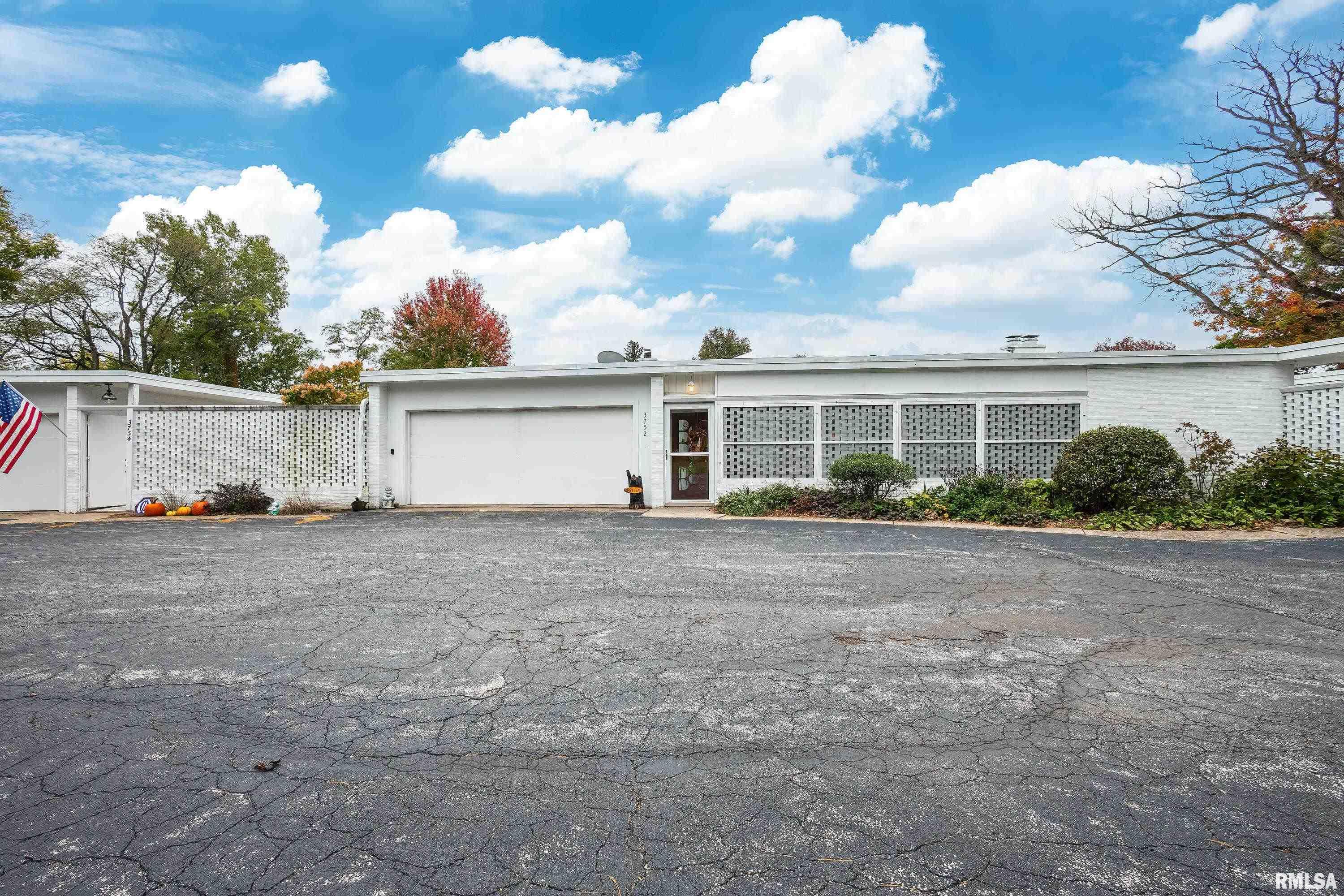 3752 47th St Drive Moline, IL 61265 - Photo 2 of 37