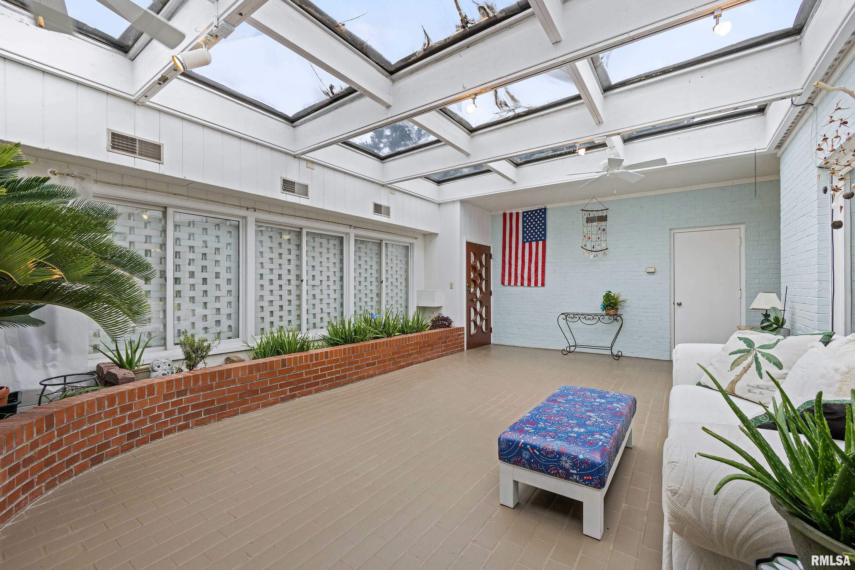 3752 47th St Drive Moline, IL 61265 - Photo 3 of 37