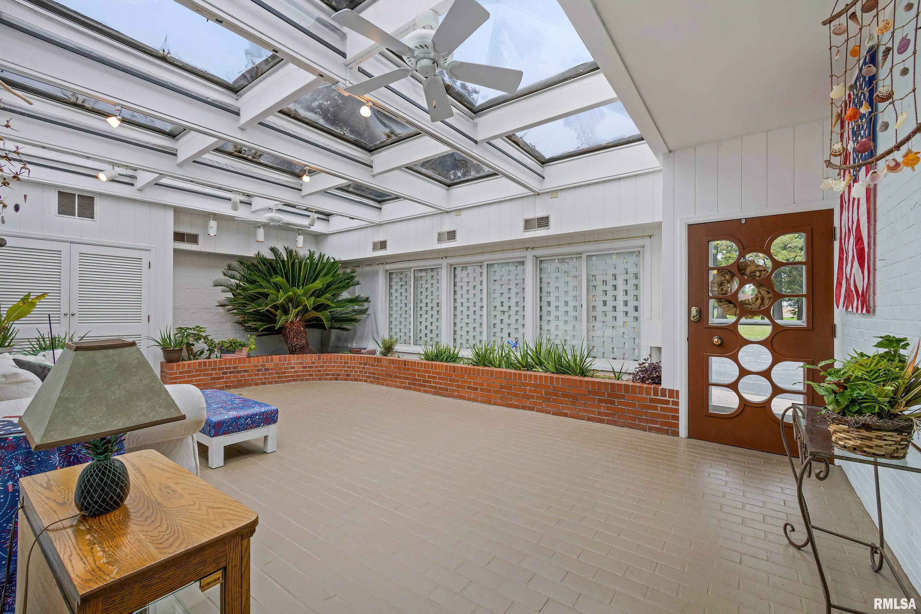 3752 47th St Drive Moline, IL 61265 - Photo 4 of 37