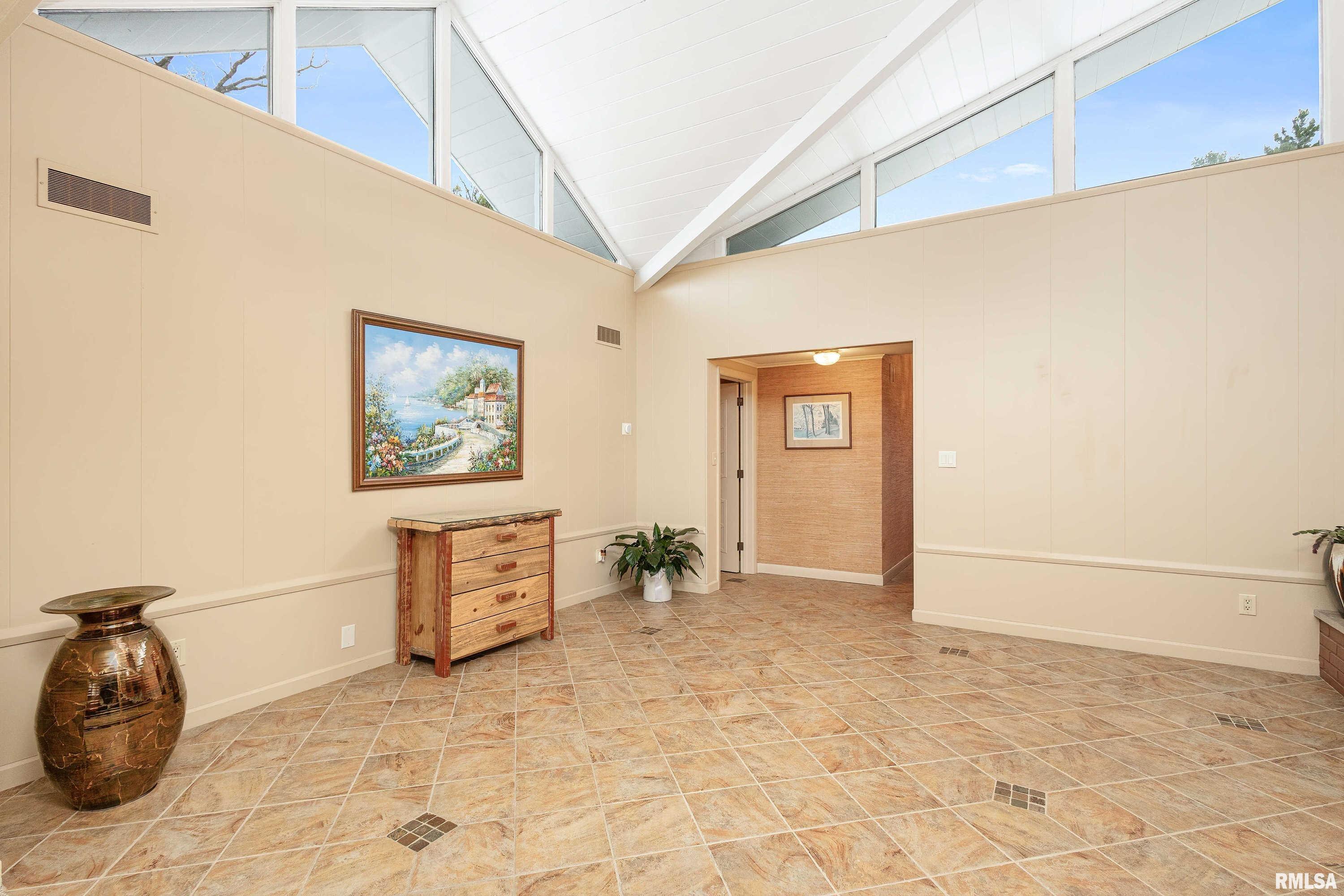 3752 47th St Drive Moline, IL 61265 - Photo 9 of 37