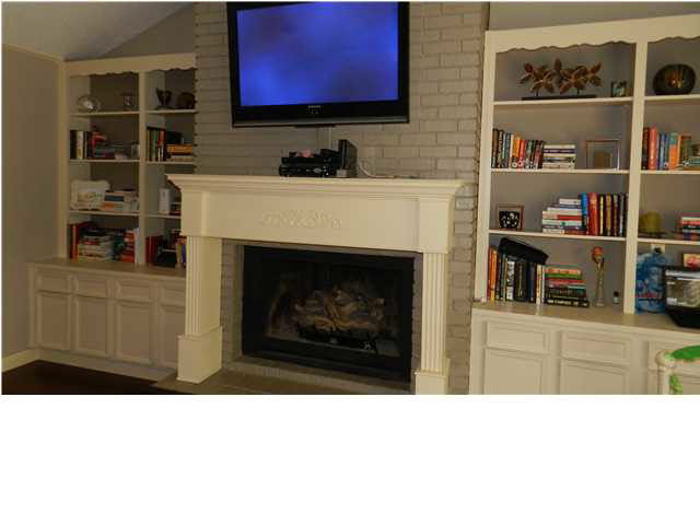 167 Fern Valley Road Brandon, MS 39042 - Photo 3 of 17 Custom Designed Mantle