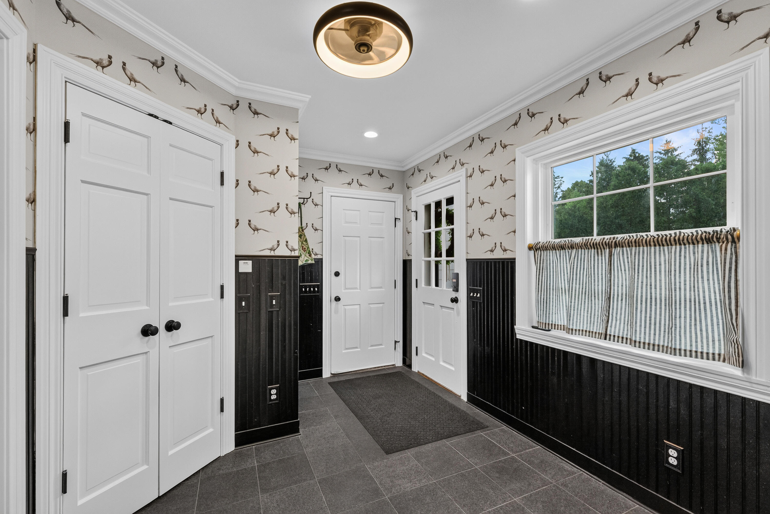 9830 North Otto Road Mequon, WI 53092 - Photo 27 of 61 Mudroom/ Side Entrance