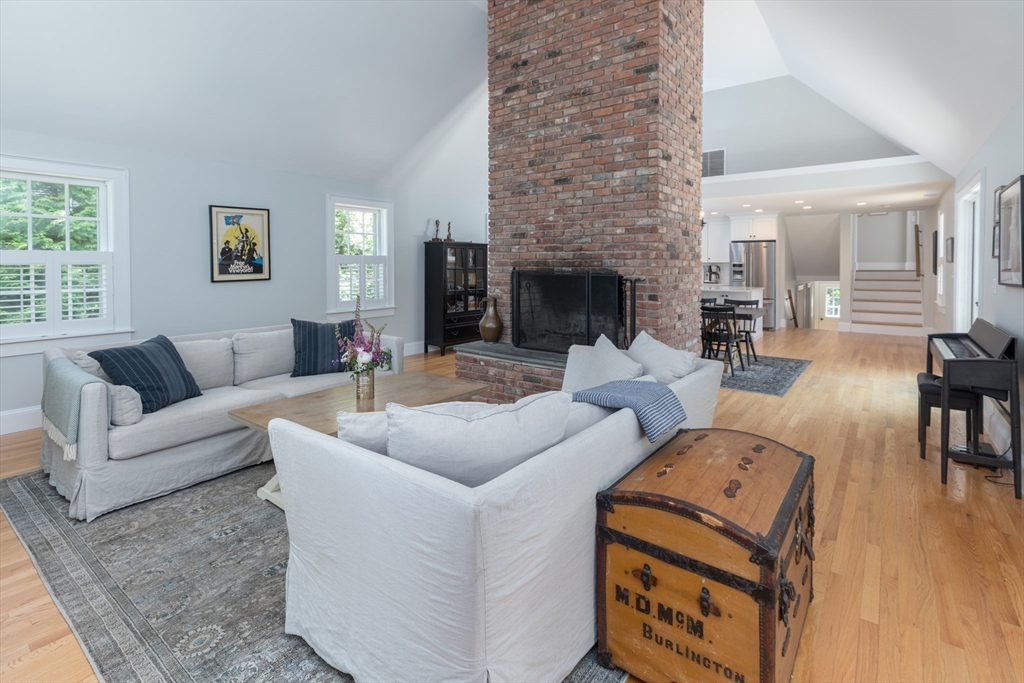 28 Marthas Road Edgartown, MA 02539 - Photo 6 of 32 Gallery Image 6