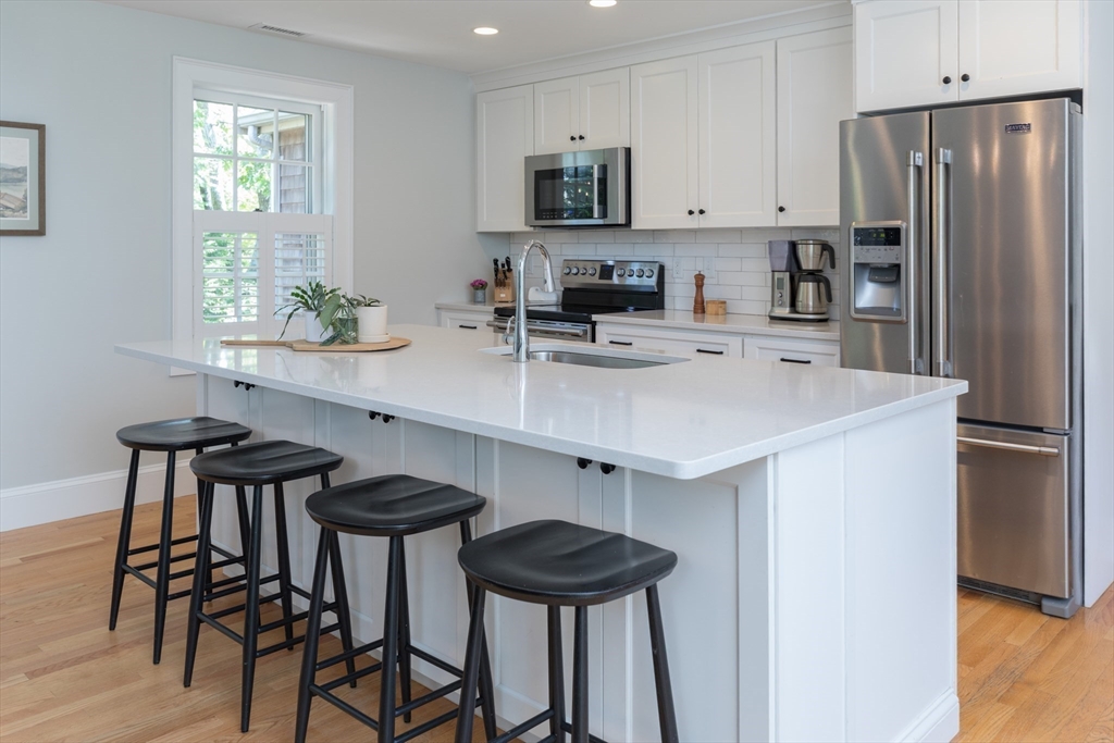 28 Marthas Road Edgartown, MA 02539 - Photo 7 of 32 Gallery Image 7