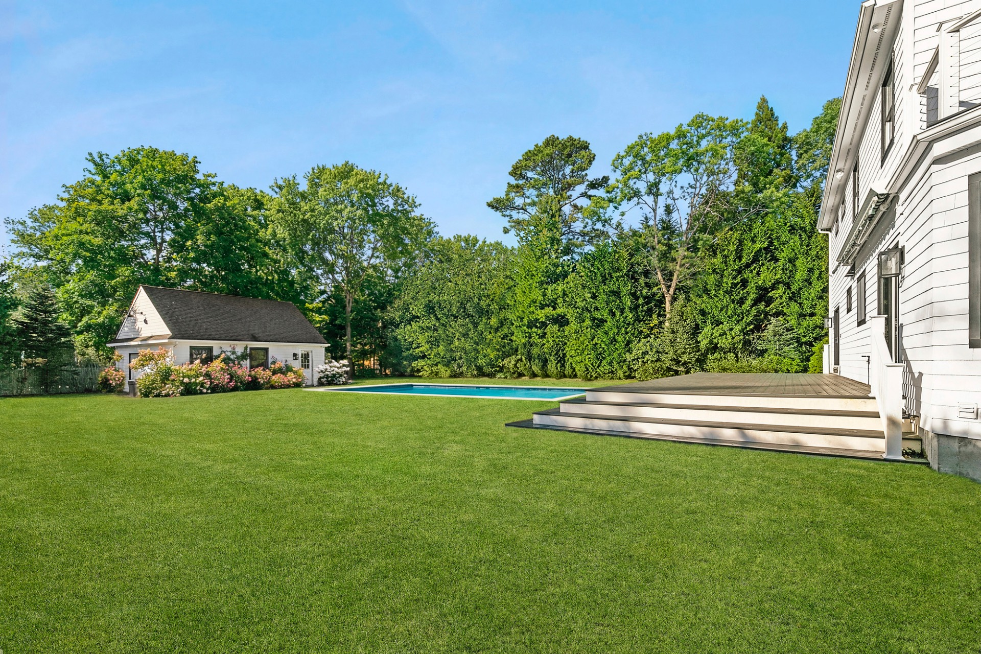 55 West Gate Road Wainscott, NY 11975 - Photo 3 of 11 Gallery Image 3