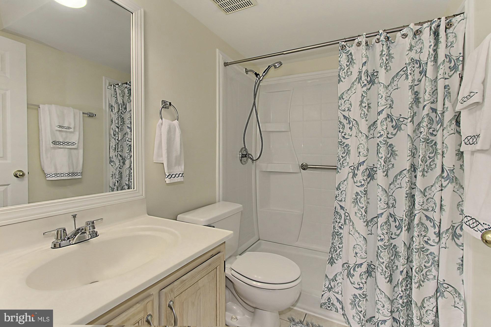 5817 Clapham Road Alexandria, VA 22315 - Photo 35 of 43