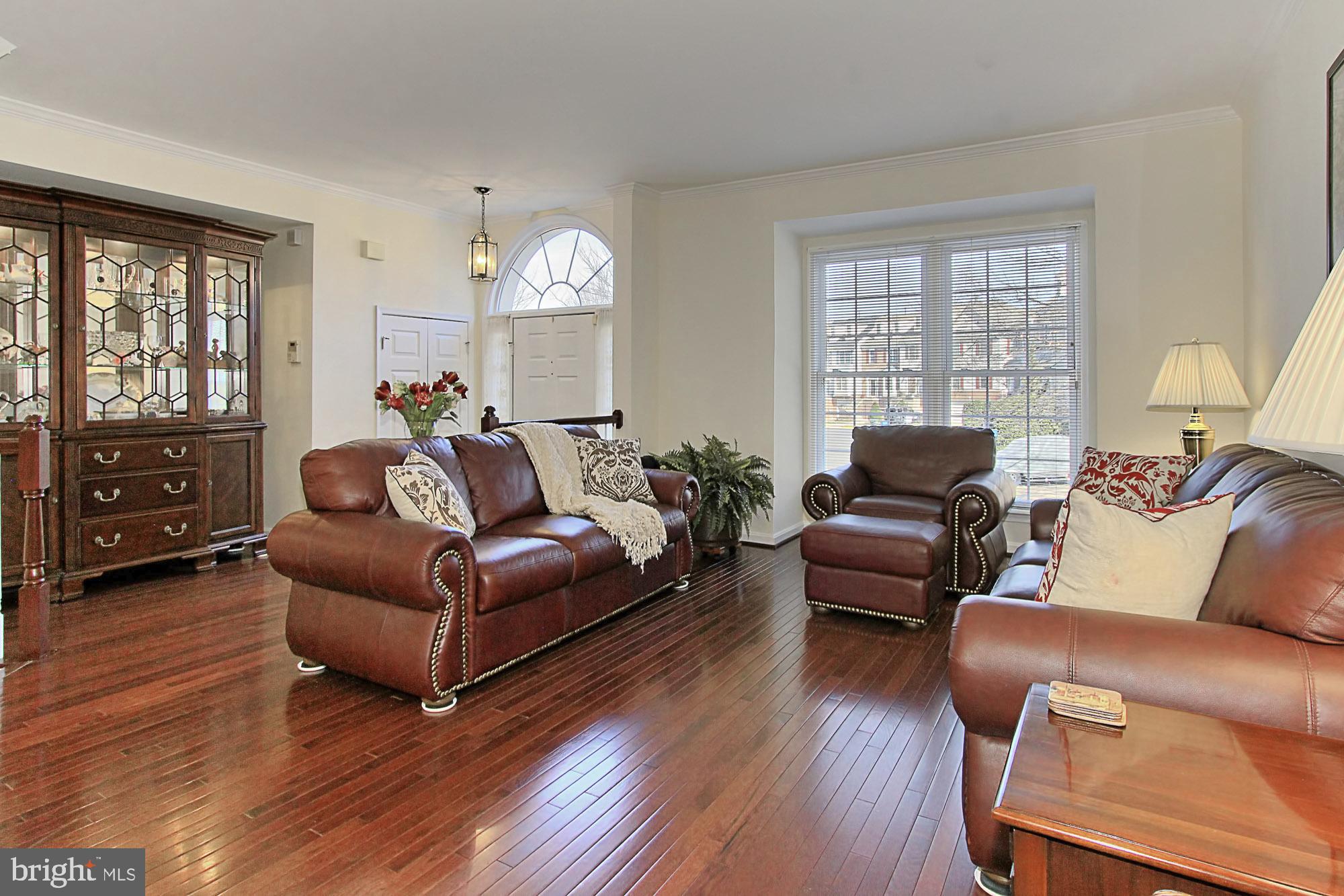 5817 Clapham Road Alexandria, VA 22315 - Photo 7 of 43