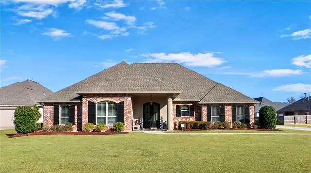 $670,000 | 832 Manor Lane, Covington, LA 70433