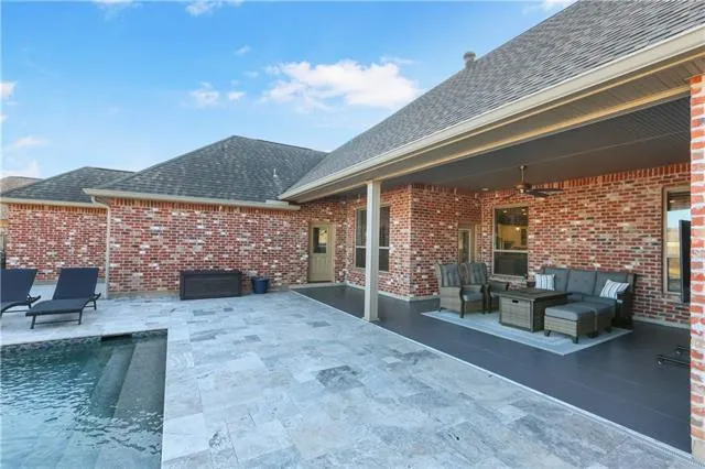 $670,000 | 832 Manor Lane, Covington, LA 70433