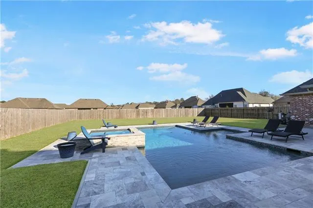 $670,000 | 832 Manor Lane, Covington, LA 70433