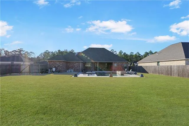 $670,000 | 832 Manor Lane, Covington, LA 70433