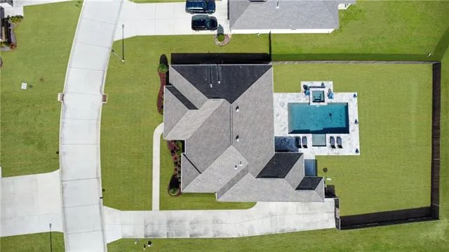 $670,000 | 832 Manor Lane, Covington, LA 70433