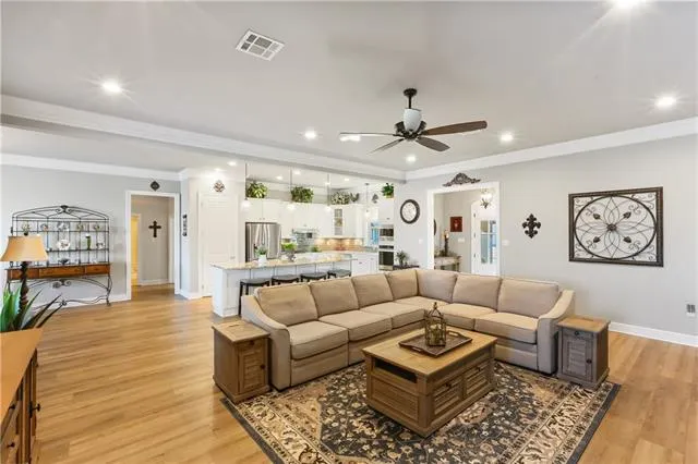 $670,000 | 832 Manor Lane, Covington, LA 70433