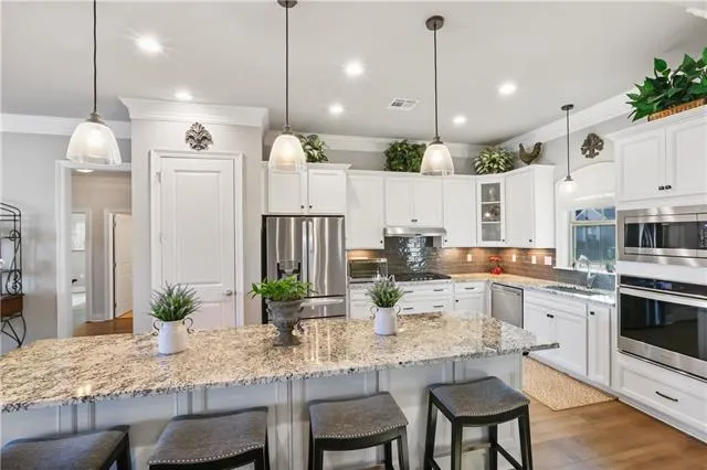 $670,000 | 832 Manor Lane, Covington, LA 70433