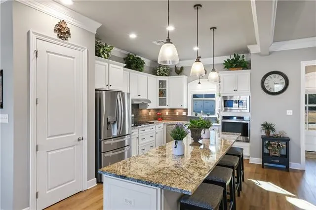 $670,000 | 832 Manor Lane, Covington, LA 70433