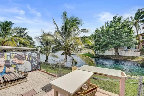 $450,000 | 1732 West 72nd Street, Unit 1732, Hialeah, FL 33014