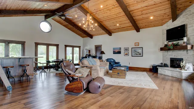 $995,000 | 17605 Buzzard Roost Road, Cannelton, IN 47520