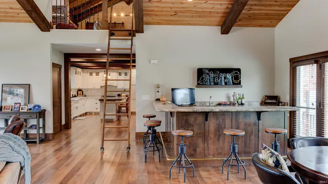 $995,000 | 17605 Buzzard Roost Road, Cannelton, IN 47520