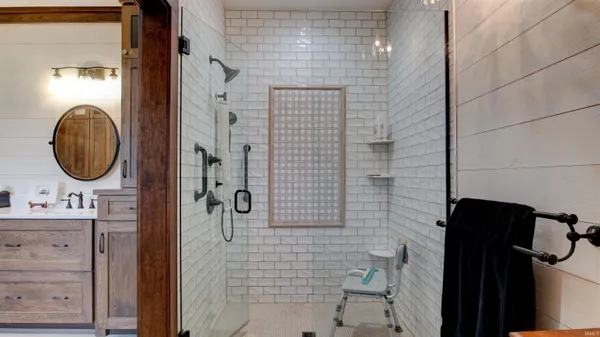 $925,000 | 17605 Buzzard Roost Road, Cannelton, IN 47520