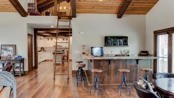 $925,000 | 17605 Buzzard Roost Road, Cannelton, IN 47520