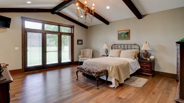 $925,000 | 17605 Buzzard Roost Road, Cannelton, IN 47520