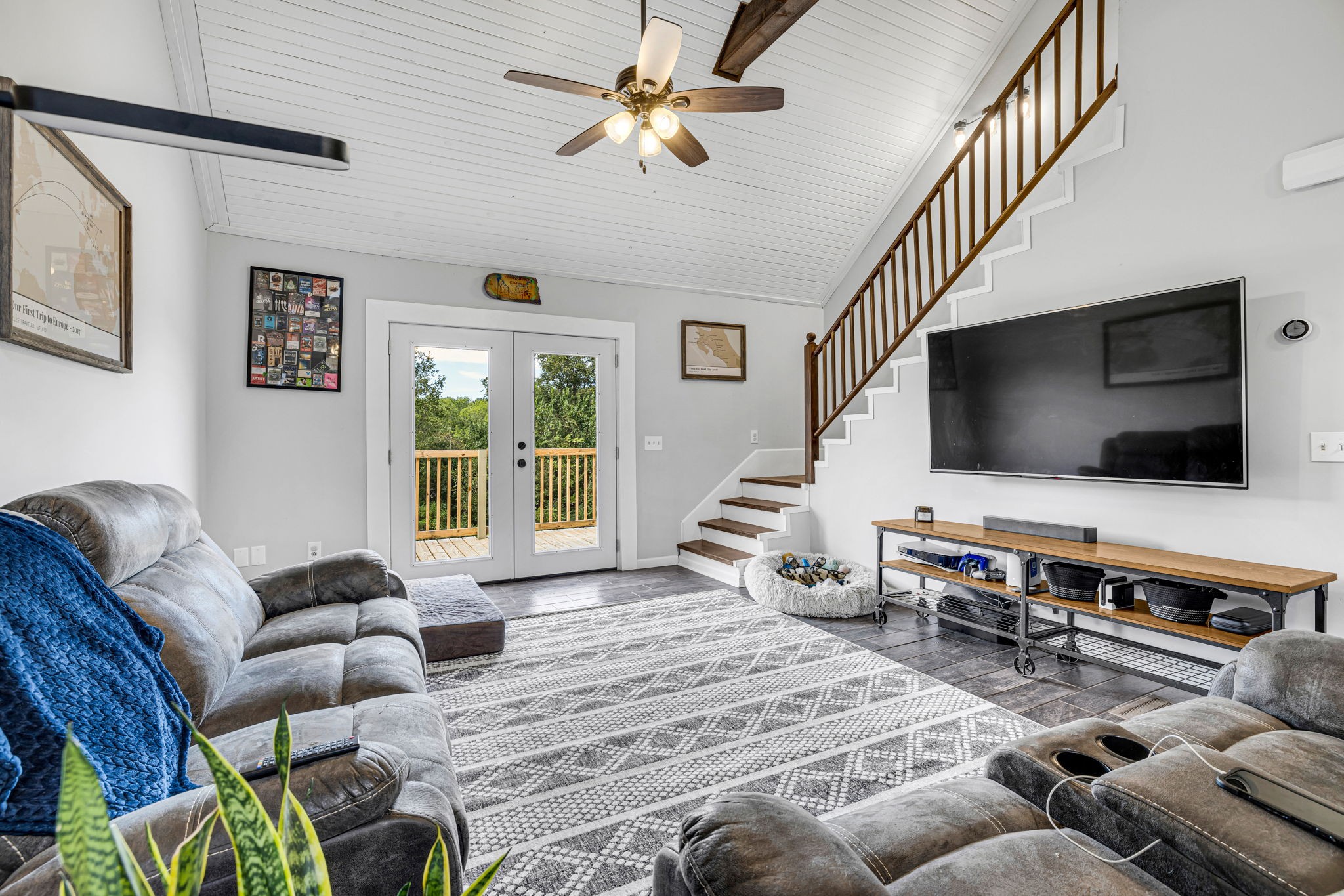 2188 Hicks Lane Columbia, TN 38401 - Photo 21 of 61 a living room with furniture and a flat screen tv