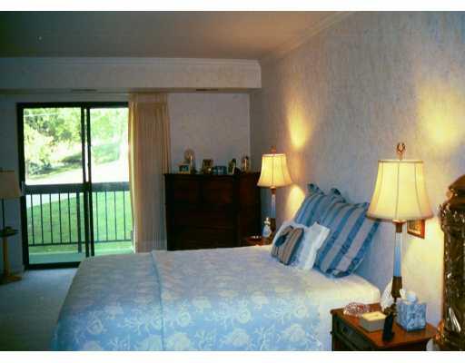 1500 Cochran Road, Unit 408 Pittsburgh, PA 15243 - Photo 6 of 8 Master Bedroom.