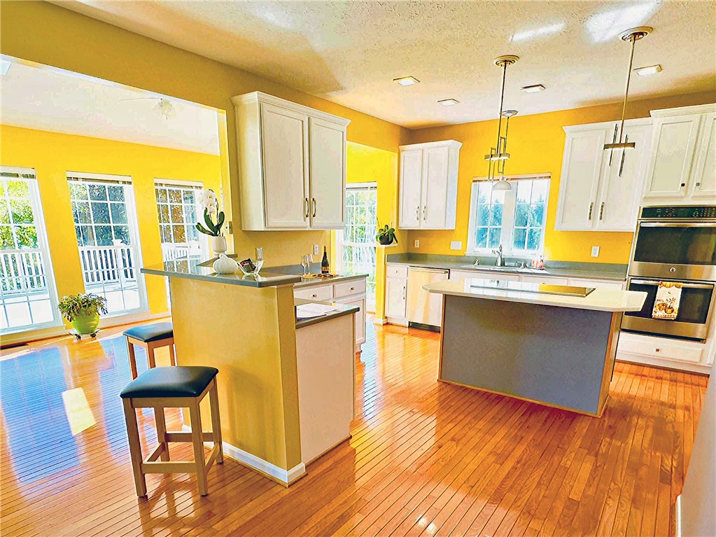 2 Hamilton Road Perinton, NY 14450 - Photo 9 of 39 Kitchen - Morning Room