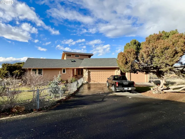 $689,900 | 33981 Hilltop Drive, Hermiston, OR 97838