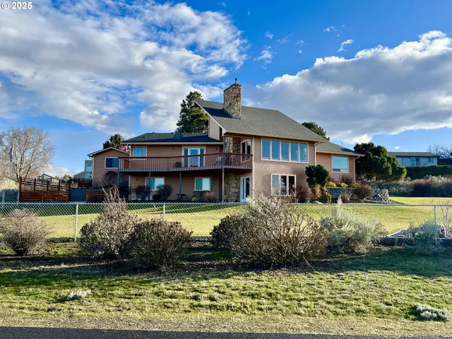 $689,900 | 33981 Hilltop Drive, Hermiston, OR 97838