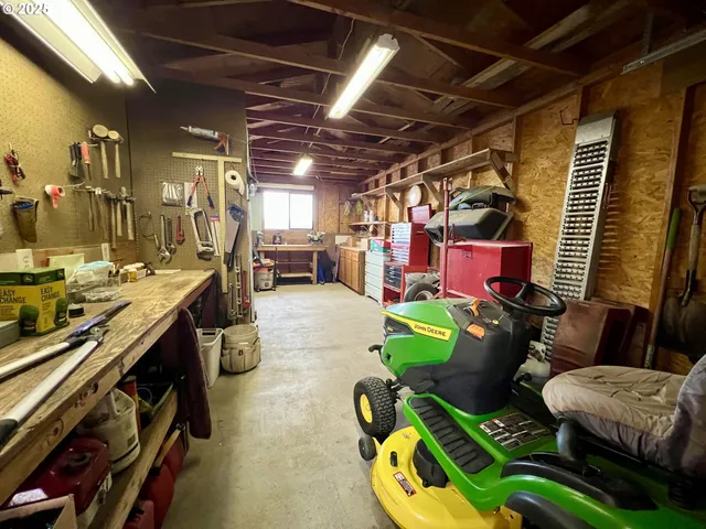 $689,900 | 33981 Hilltop Drive, Hermiston, OR 97838