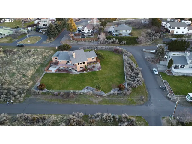 $689,900 | 33981 Hilltop Drive, Hermiston, OR 97838