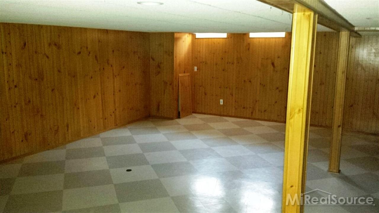 8362 Busch Street Center Line, MI 48015 - Photo 12 of 13 31189016-11.JPG