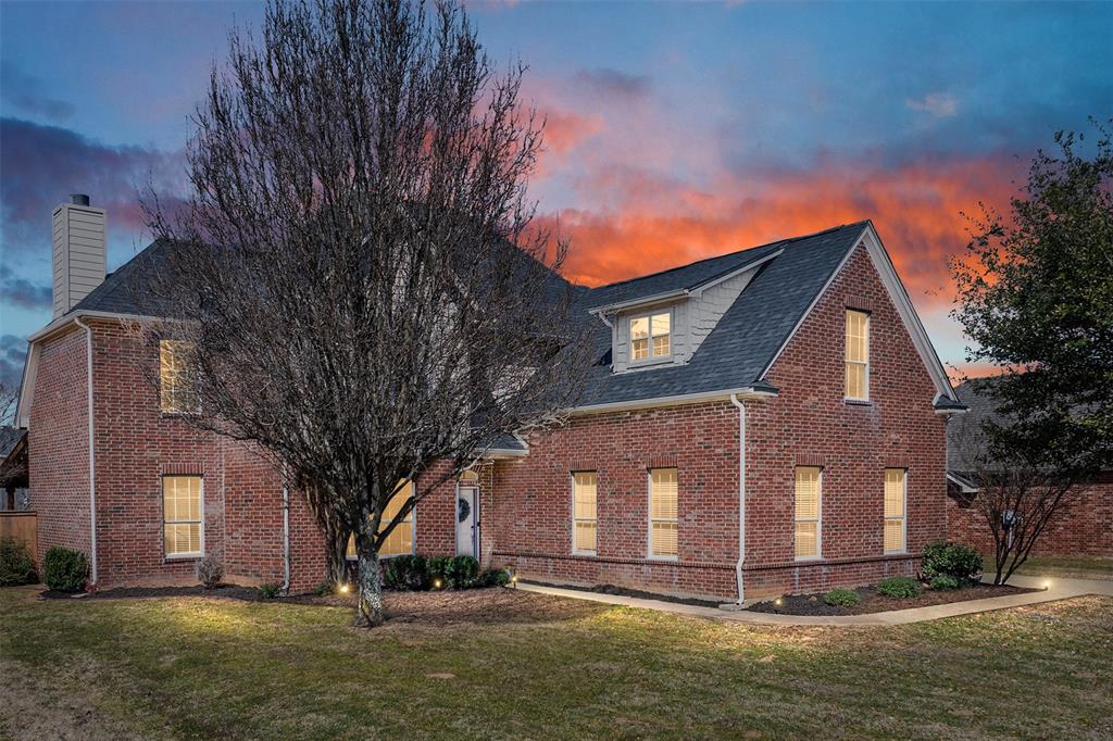 a front view of house with yard
