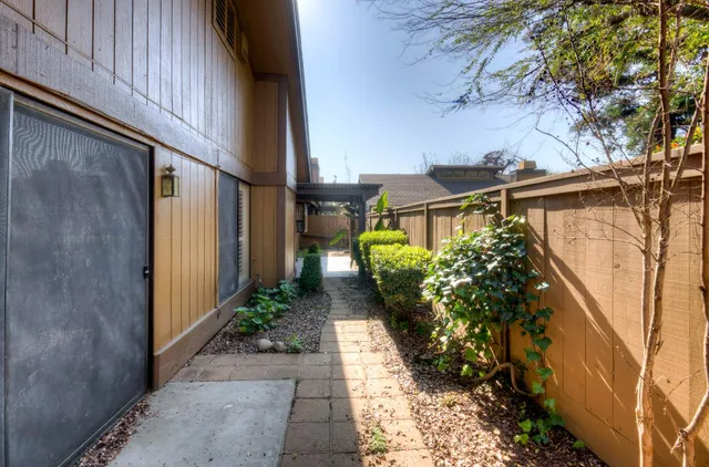 $1,950 | 6260 North Palm Avenue, Unit 105, Fresno, CA 93704