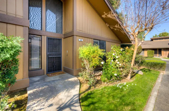 $1,950 | 6260 North Palm Avenue, Unit 105, Fresno, CA 93704