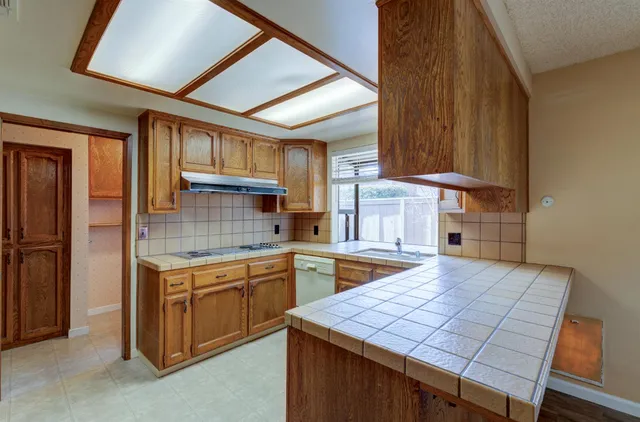 $1,950 | 6260 North Palm Avenue, Unit 105, Fresno, CA 93704