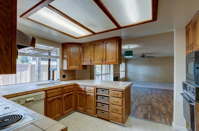 $1,950 | 6260 North Palm Avenue, Unit 105, Fresno, CA 93704