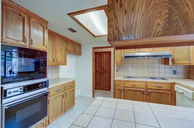 $1,950 | 6260 North Palm Avenue, Unit 105, Fresno, CA 93704