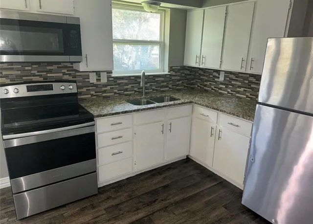 $1,100 | 410 South College Drive, Keene, TX 76059