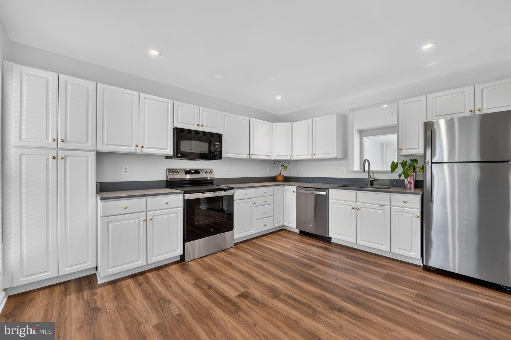 12054 Edgemere Circle Reston, VA 20190 - Photo 14 of 24